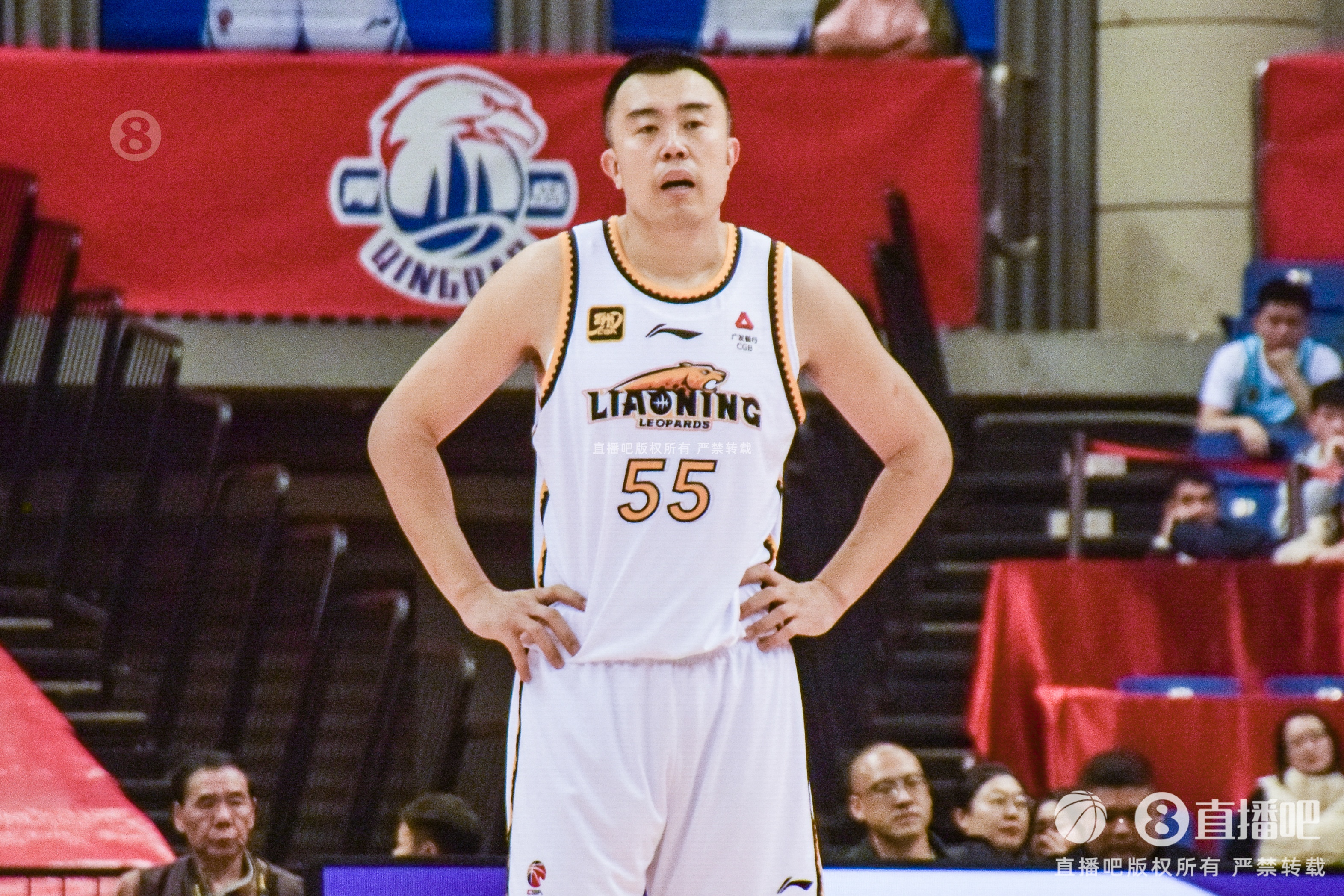 老将不容易!韩德君带伤出战半场6分钟5犯 仅2板2助