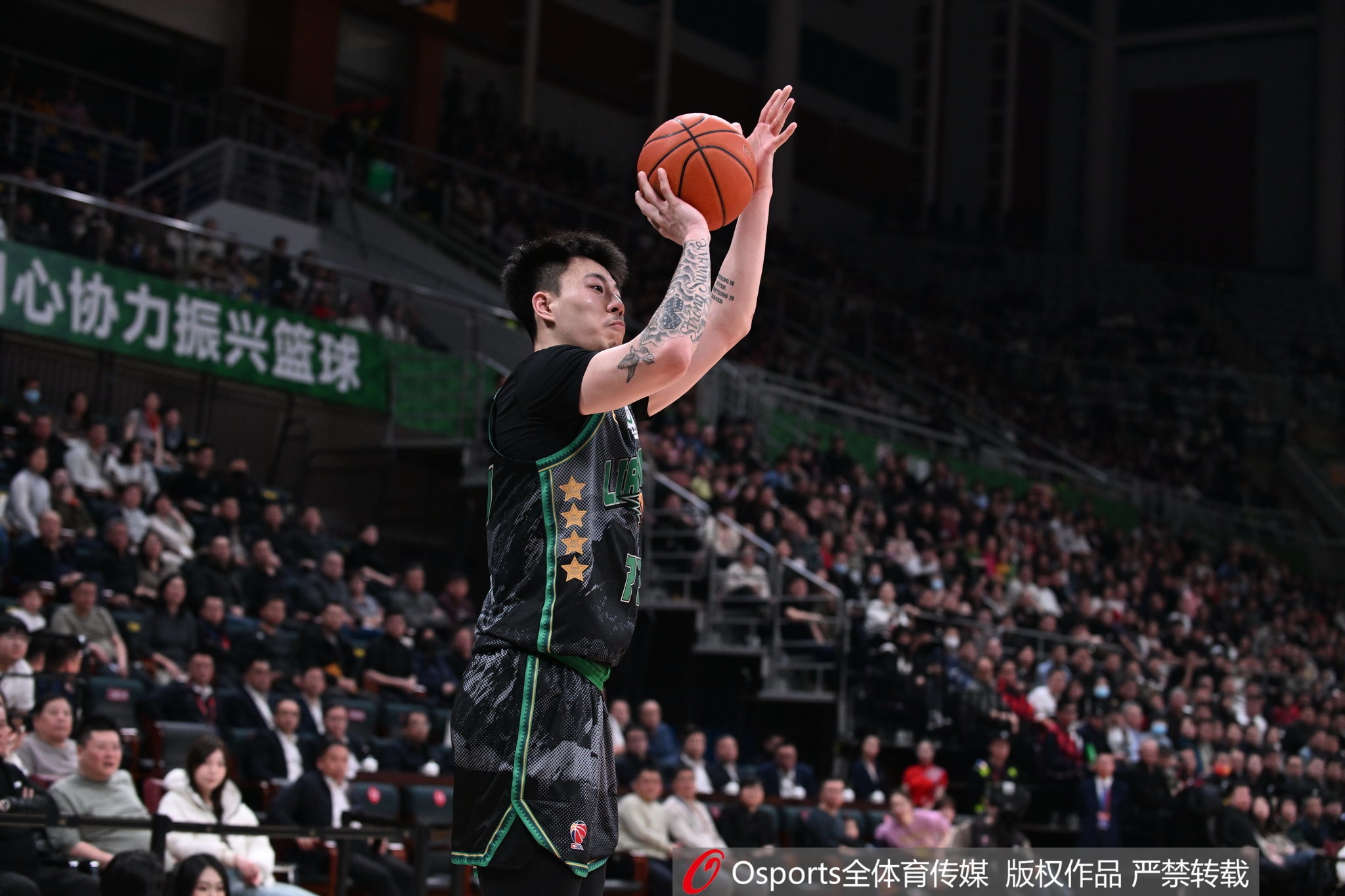 中规中矩!张镇麟13中5拿到10分7板4助1断 6失误略多